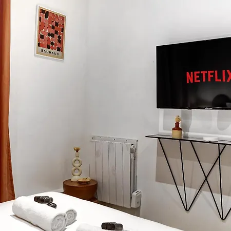 Appartement Charme Parisien Pres Des Buttes-chaumont Paris